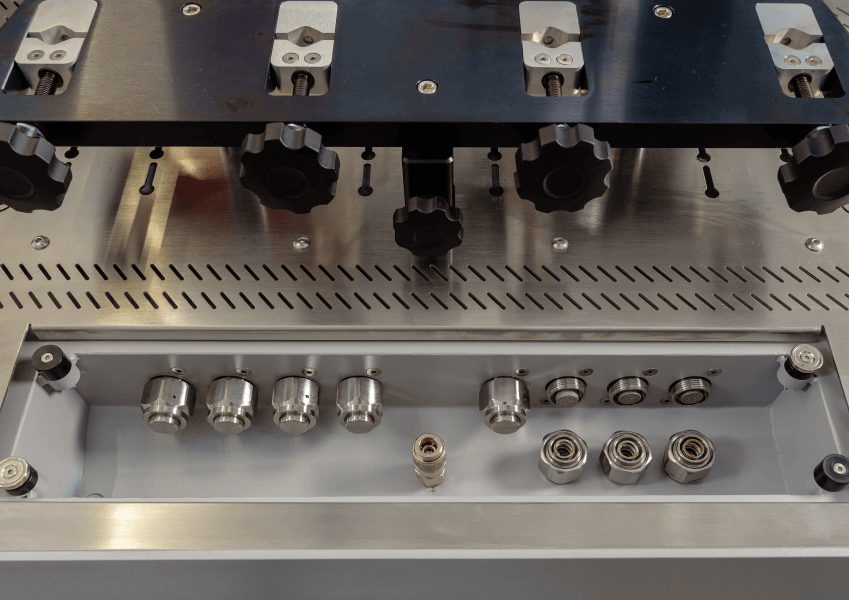 Set-up Times
2800Bar Operating Pressure
EU6 Systems Testing and Coding*
Capabilities
Coding capability for all brands and types available
in the market today. Bosch, Denso, Delphi, Continental
/VDO, CAT, Cummins*, John Deere, ISUZU*, HINO*,
KOMATSU*, E1/ E3/ DAF/ Smart Pump, F2E/ F2P/ F2R*
technologies and more added every day...